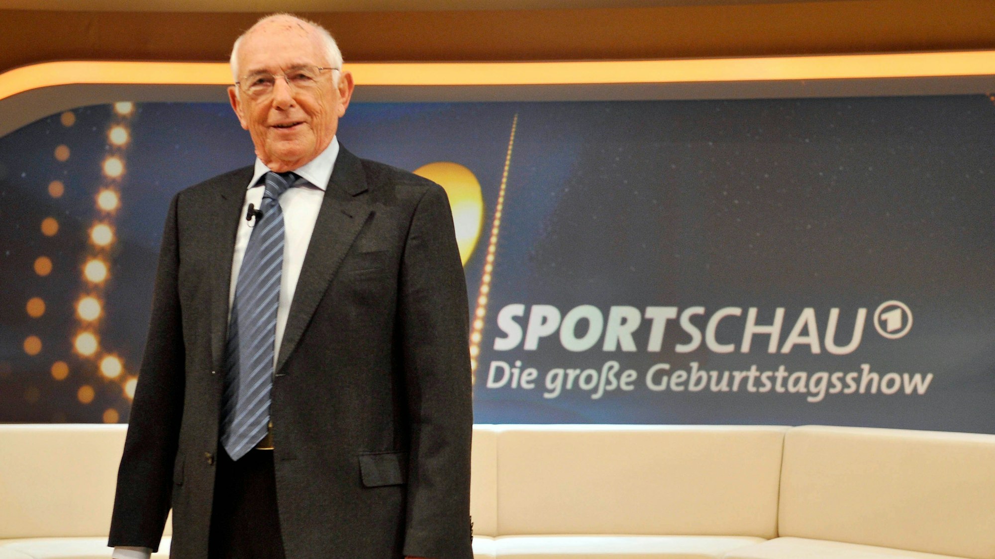 Der Moderator Ernst Huberty ist tot. Der langjährige Moderator der ARD-„Sportschau“ ist am 24. April 2023 im Alter von 96 Jahren gestorben. (Archivbild)