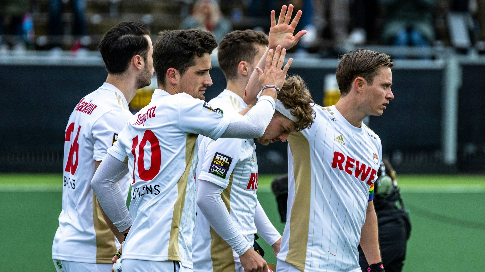 Hockey, EHL, Amsterdam, Wagener Stadion, Euro Hockey League, Rot Weiß Köln - Hamburger Polo Club 07.04.23, Team Jubel Amstelveen Amsterdamse Bos Noord-Holland Niederlande *** Field hockey, EHL, Amsterdam, Wagener Stadium, Euro Hockey League, Red White Cologne Hamburger Polo Club 07 04 23, Team Jubel Amstelveen Amsterdamse Bos Noord Holland Netherlands E6K9NCP