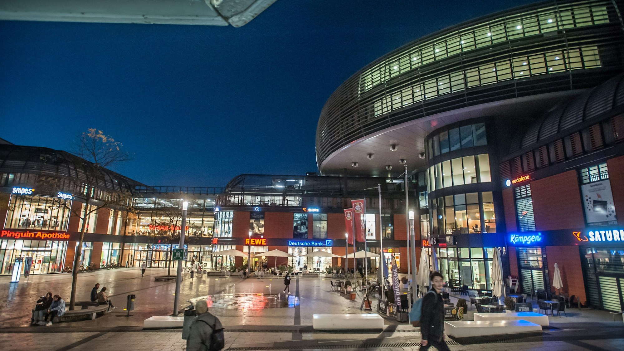 City Nachtaufnahmen Rathaus-Galerie, Rathaus Leverkusen Foto: Ralf Krieger