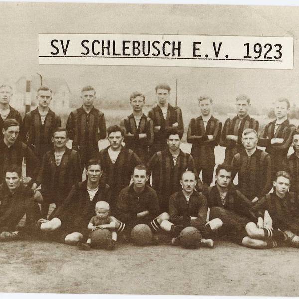 Schwarz-Weiß-Aufnahme der Gründungsmannschaft von 1923