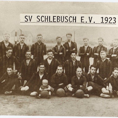 Schwarz-Weiß-Aufnahme der Gründungsmannschaft von 1923