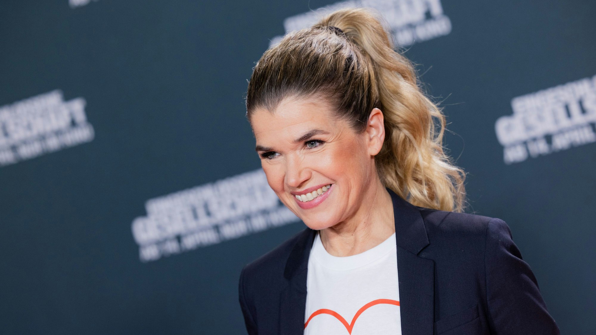 Anke Engelke hat eine Neufassung der „Häschenschule“ geschrieben. Das kommt bei vielen Bauern nicht gut an.