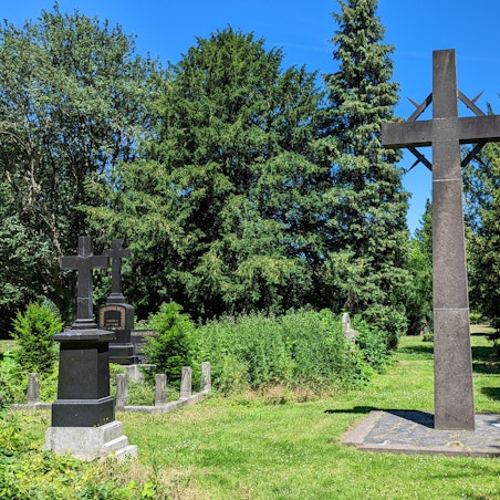 Alter Friedhof Hermülheim mit Hochkreuz