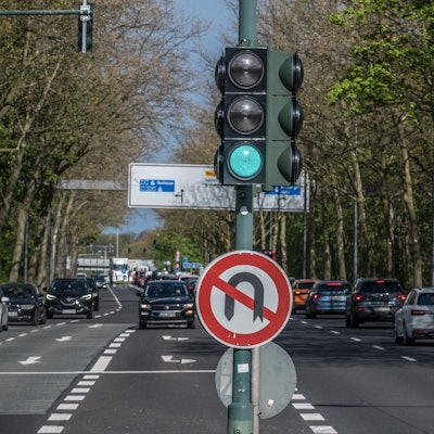 Ecke Elisabeth Langgässer Straße Ampel, Ampelanlage. Foto: Ralf Krieger