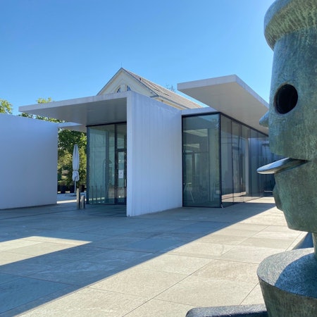 Außenansicht des Max-Ernst-Museums in Brühl