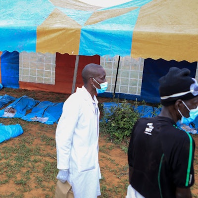 dpatopbilder - 23.04.2023, Kenia, Shakahola: Exhumierte Leichen von Opfern einer religiösen Sekte werden aufgebahrt.