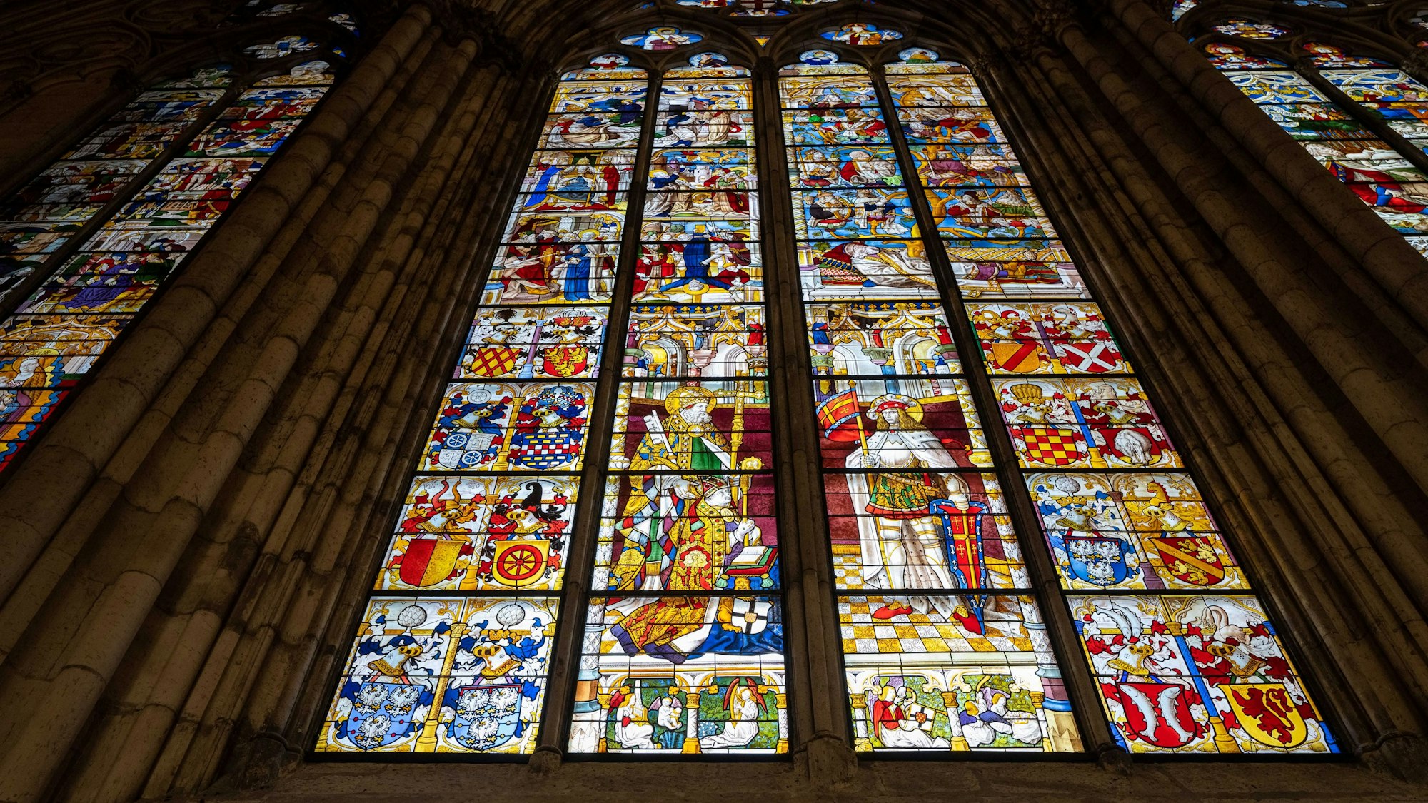 Lichtspiel der gotischen Kirchenfenster im Dom. Rundgang durch den Kölner Dom mit Dombaumeisterin a.D. Prof. Dr. Barbara Schock-Werner.