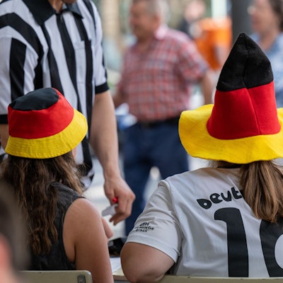 In wenigen Wochen startet in Deutschland die Fußball-Europameisterschaft. Hier ein Bild vom Public Viewing der Frauenfußball-WM von 2022.