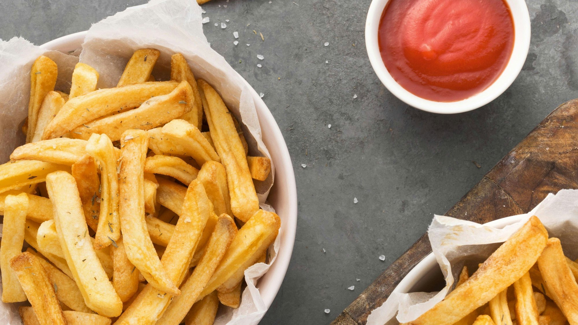 Pommes mit Ketchup gehört zum beliebtesten Fast Food der Deutschen.