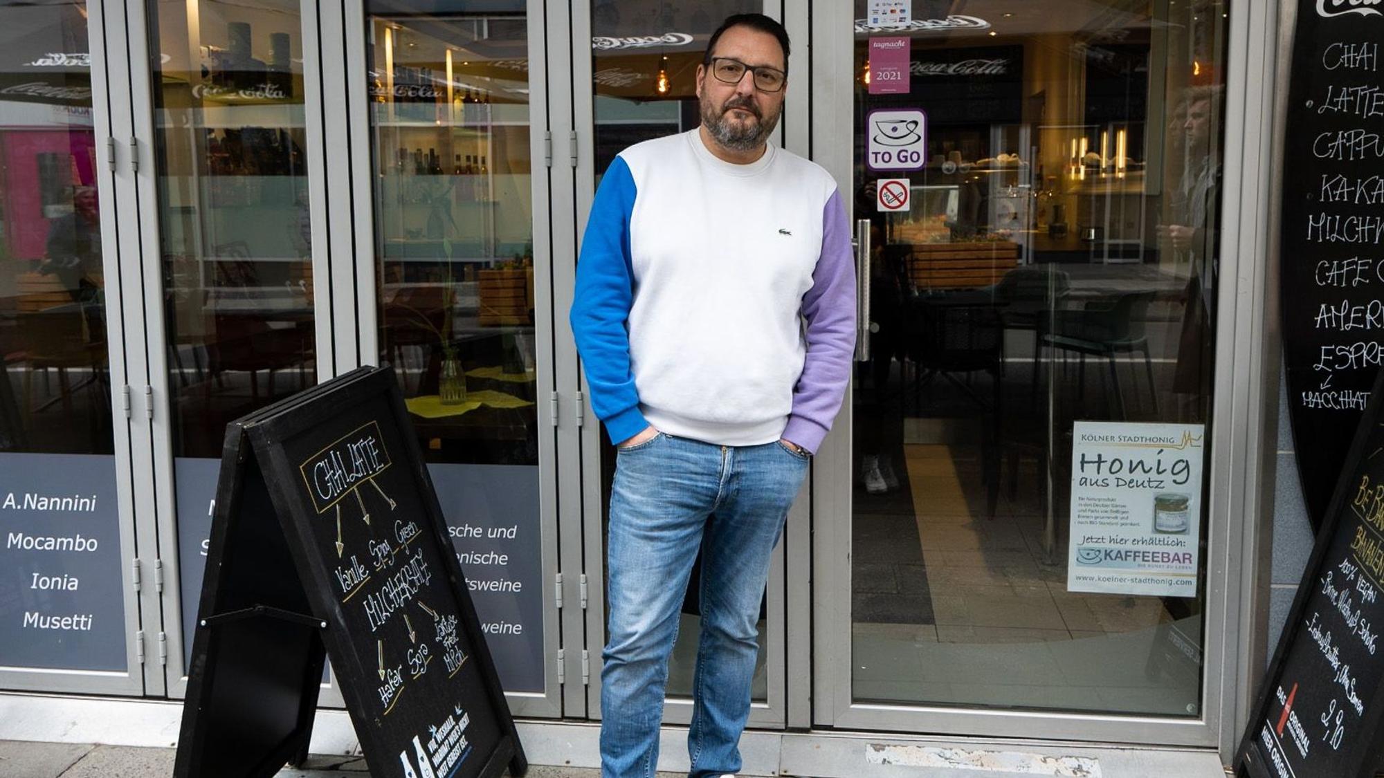 Biasi vor seiner Kaffeebar