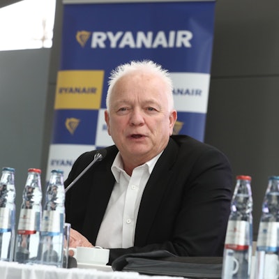 Ryanair-CEO Eddie Wilson ist am Flughafen Köln-Bonn und gibt eine Pressekonferenz, 25.04.2023, Bild: Herbert Bucco