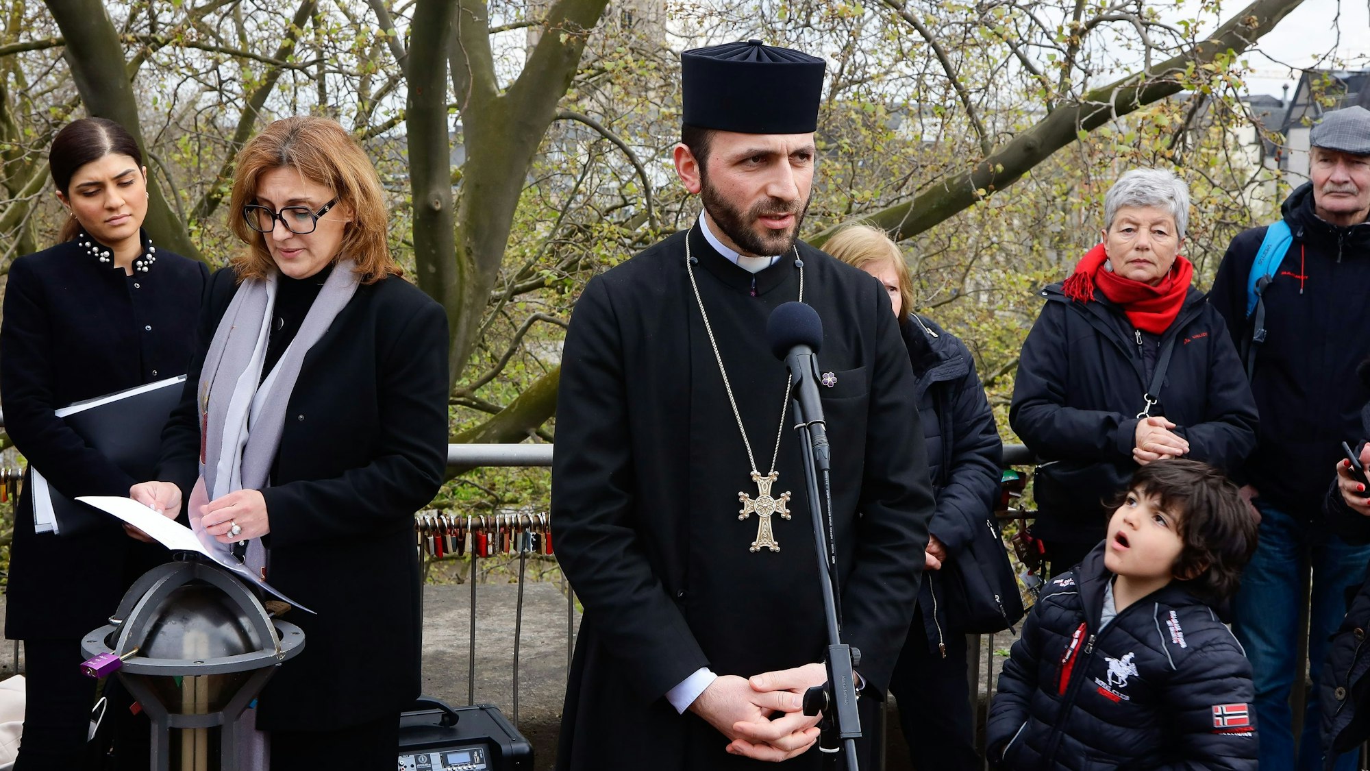 Vahridsch am Mikrofon