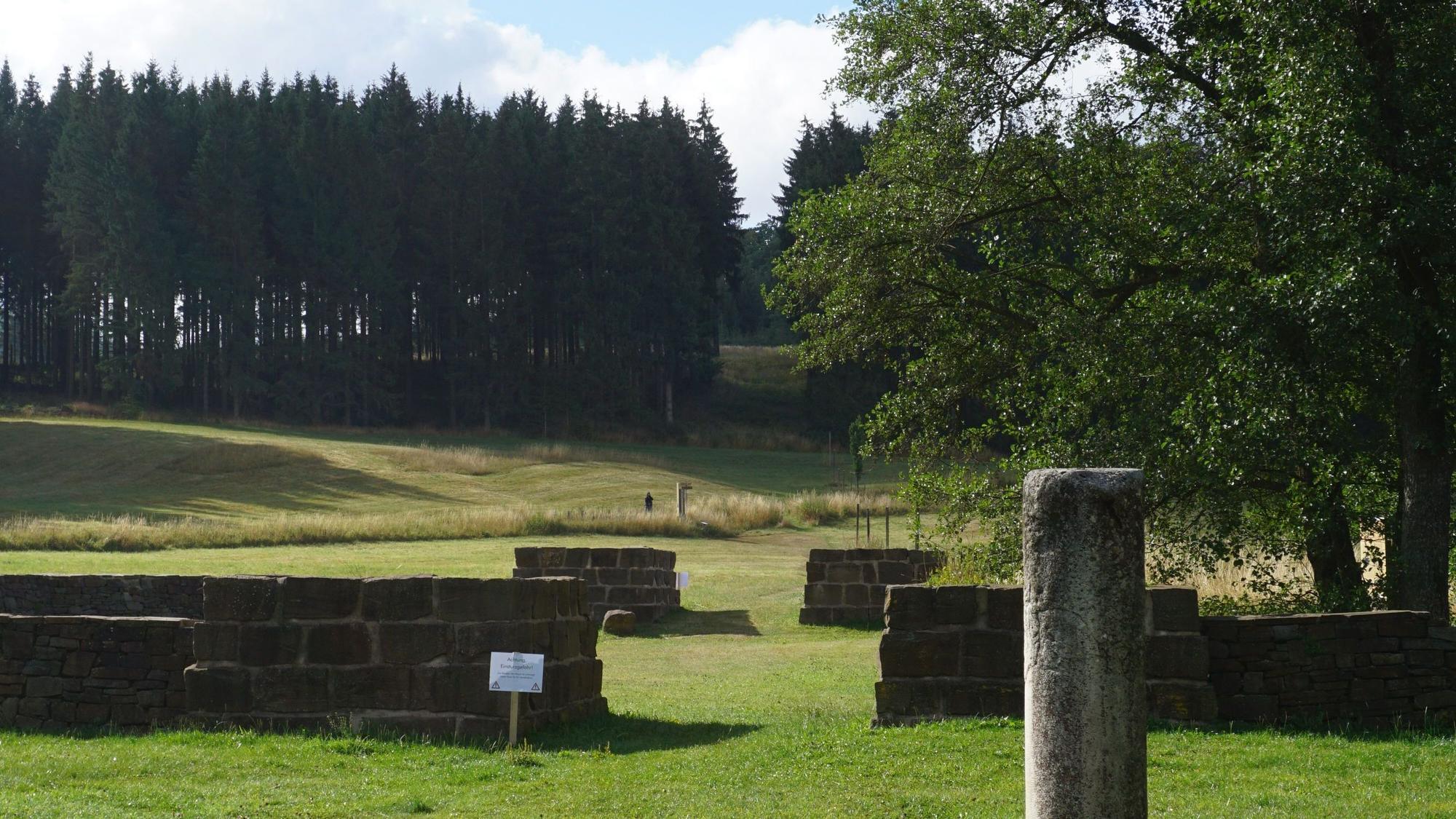 Überreste des römischen Kastells an der Urft