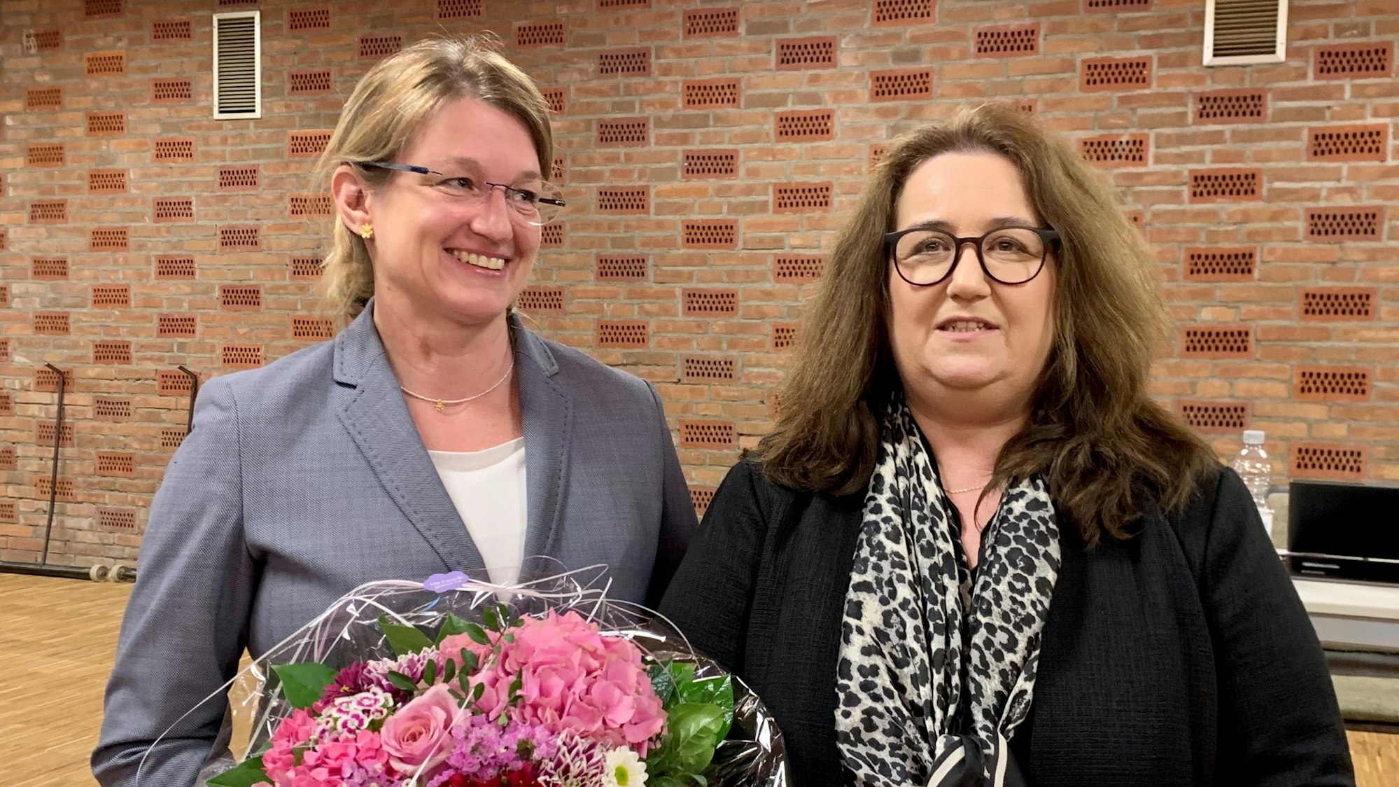 Das Verhältnis zwischen der Technischen Beigeordneten Bianca Lorenz (l.) und Rösraths Bürgermeisterin Bondina Schulze (Grüne) ist nicht immer konfliktfrei. Jetzt sucht Lorenz Rückhalt bei der CDU.