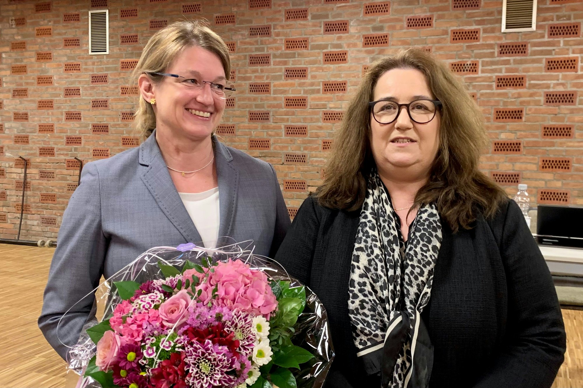 Bei der Wahl von Bianca Lorenz (l.) zur Technischen Beigeordneten im Vorjahr war das Verhältnis zu Bürgermeisterin Bondina Schulze (r.) noch unbelastet.