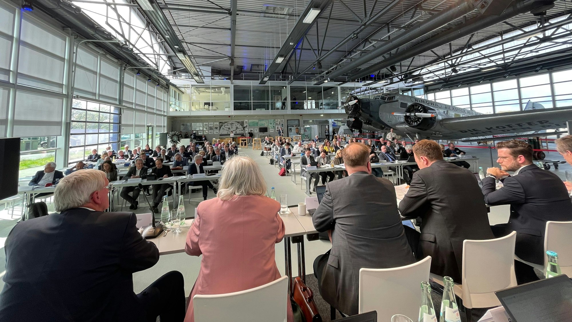 Das Bild zeigt die Mitgliederversammlung der Metropolregion Rheinland.