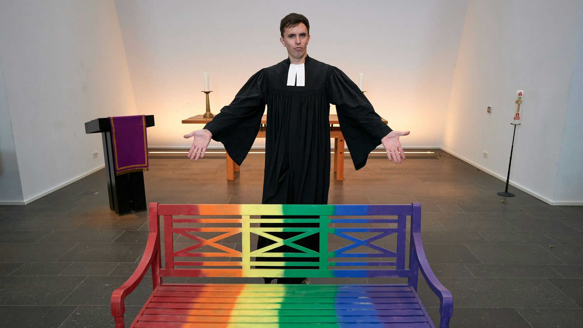 Pastor Tim Lahr, offen homosexuell lebender Pastor der Evangelischen Gemeinde Köln