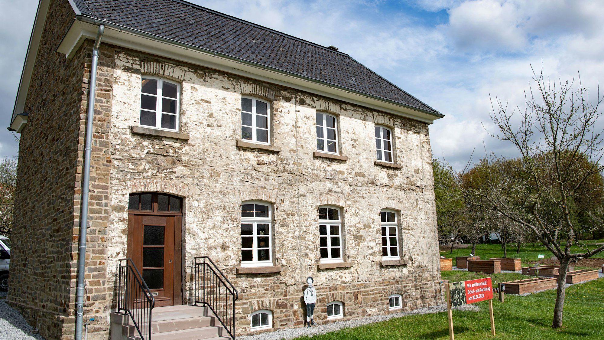 In Lindlars Freilichtmuseum hat die alte Schule von Hermesdorf einen neuen Platz gefunden.