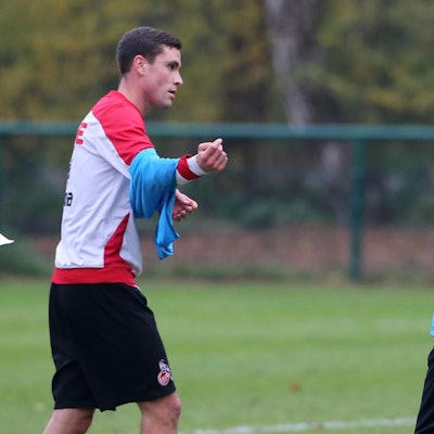 Jonas Hector (l.) trainierte bei der U21 des FC auch kurz unter Trainer Stephan Engels.