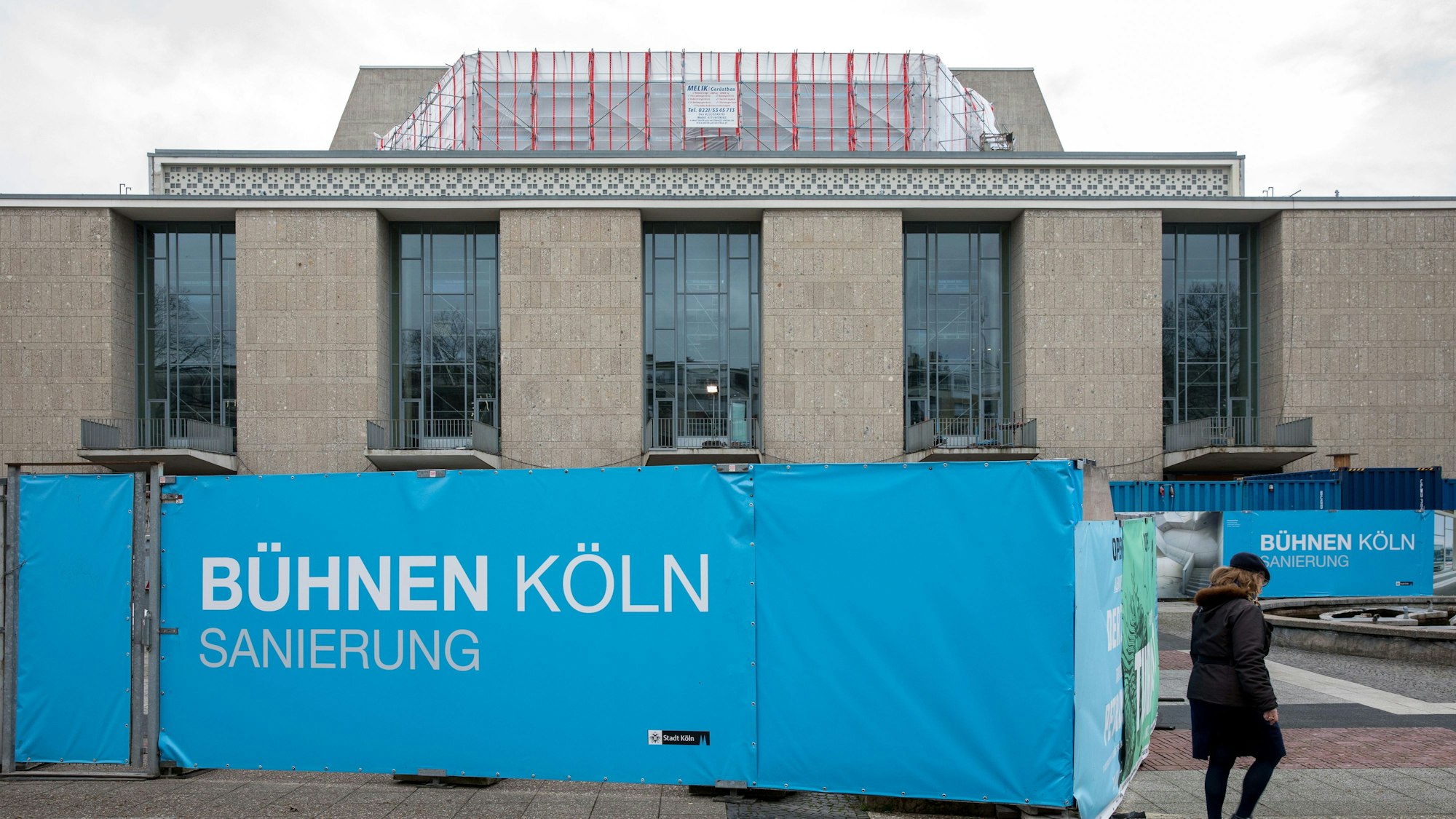 Das Bild zeigt eine Außenaufnahme der Baustelle der Bühnen der Stadt Köln.
