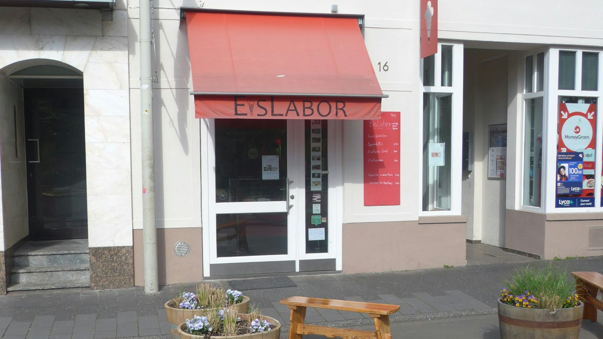 Eisdiele Eislabor von außen.