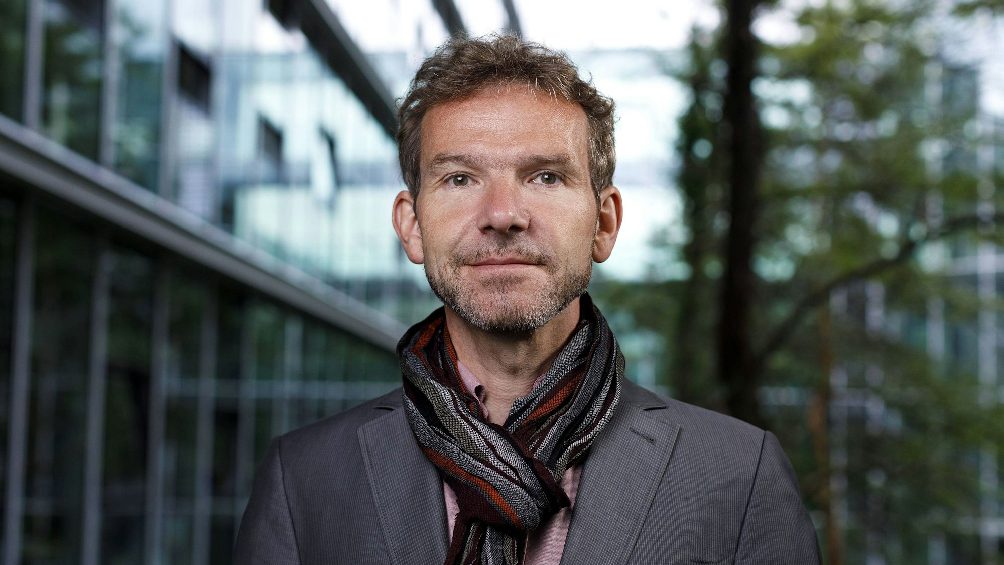 Exklusives Fotoshooting mit Joachim Frank im Neven DuMont-Haus an der Amsterdamer-Straße.