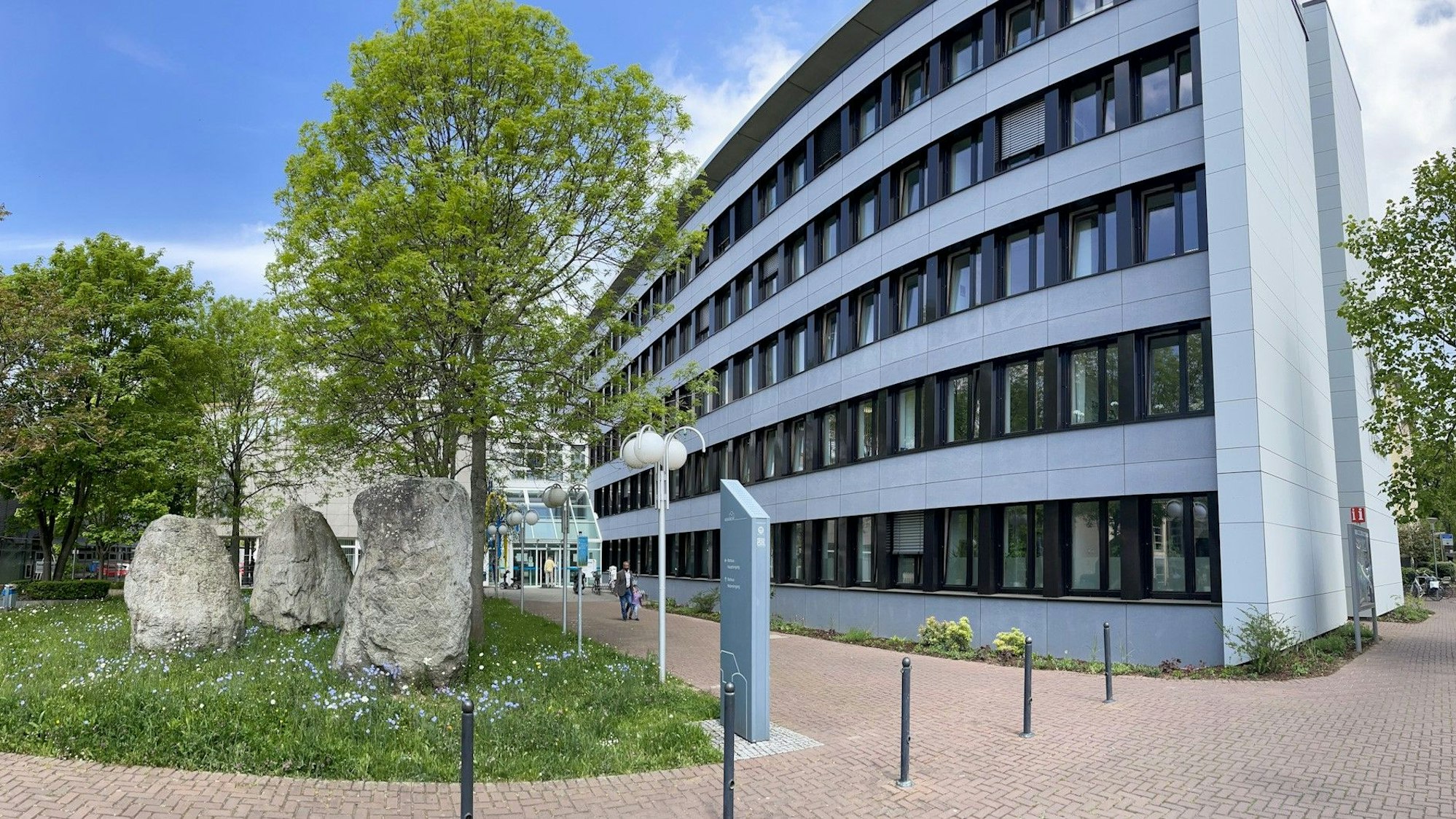 Auf dem Foto ist das Bergheimer Rathaus zu sehen.