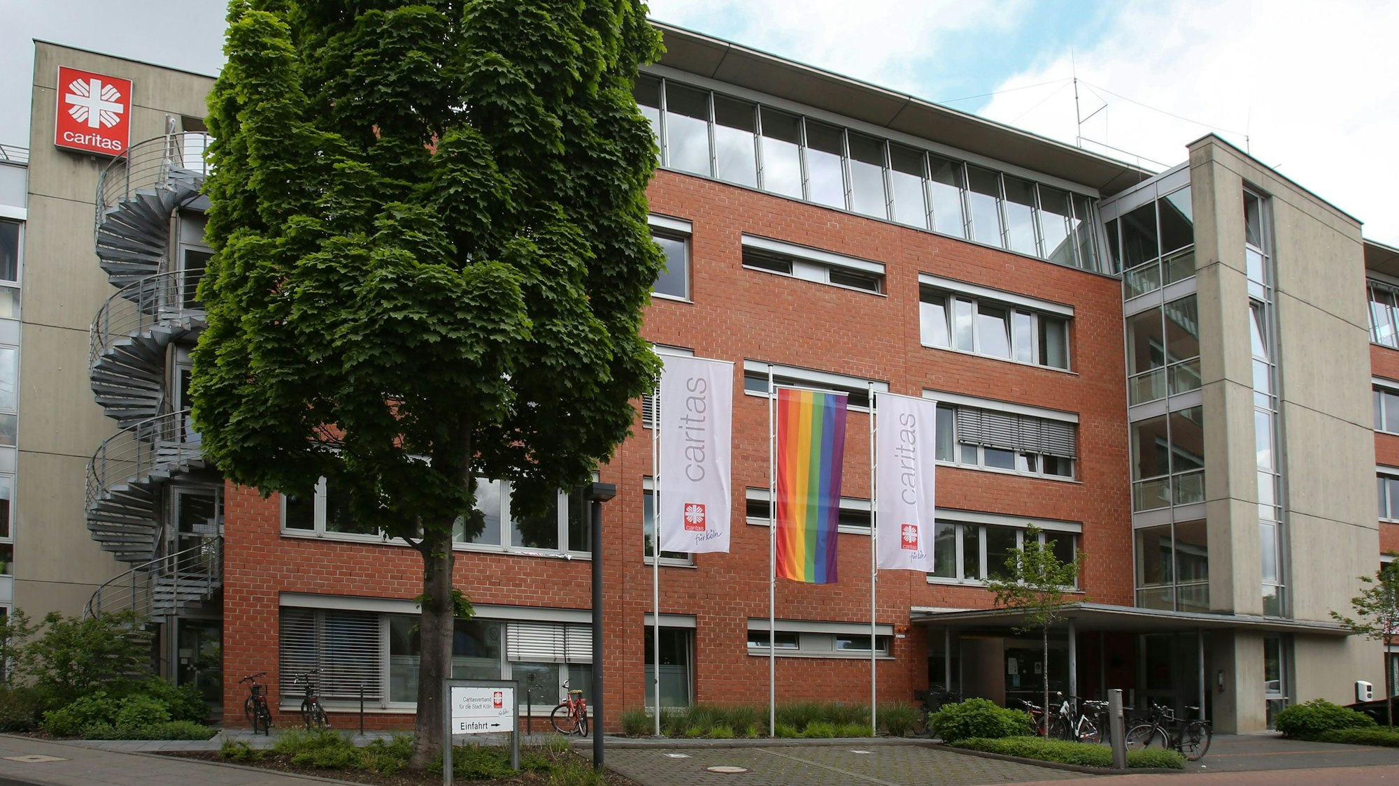 Gebäude der Caritas Ehrenfeld auf der Bartholomäus-Schink-Straße 6