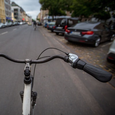 Berrenrather Straße am Sonntag in Köln aus der Perspektive eines Fahrradfahrers