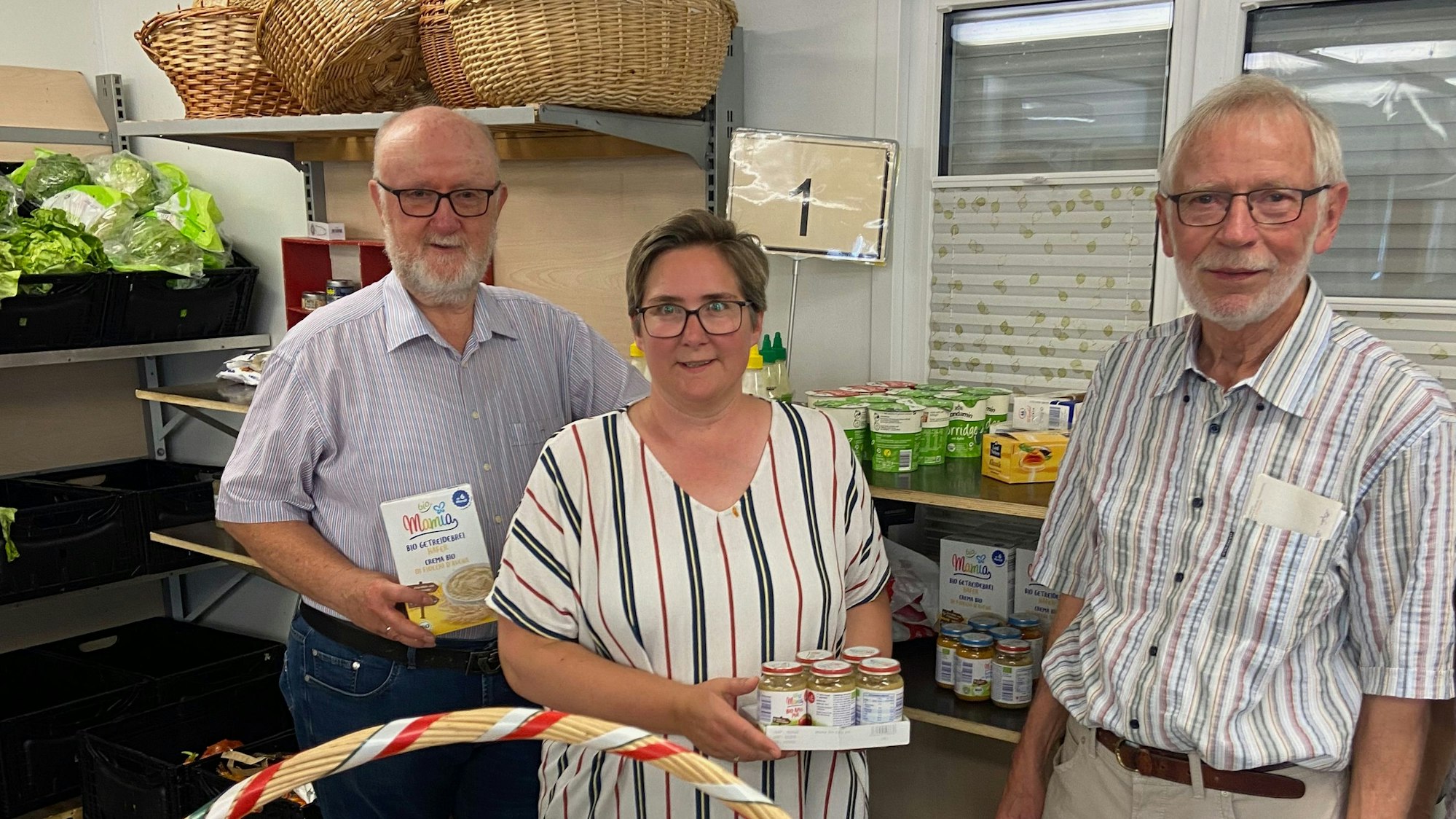 Mitglieder der Kerpener Tafel in den alten Räumen in Horrem.