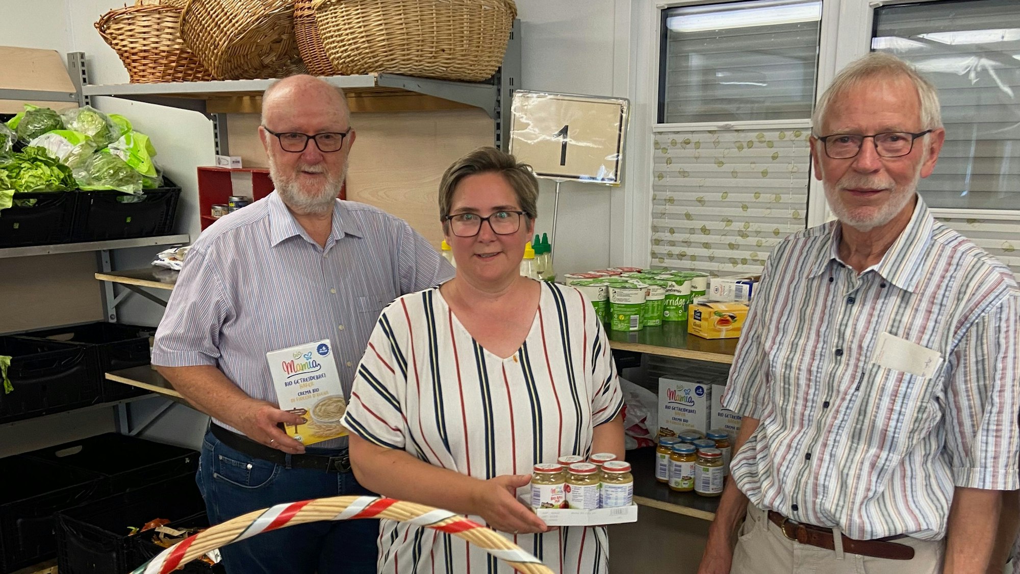 Mitglieder der Kerpener Tafel in den alten Räumen in Horrem.
