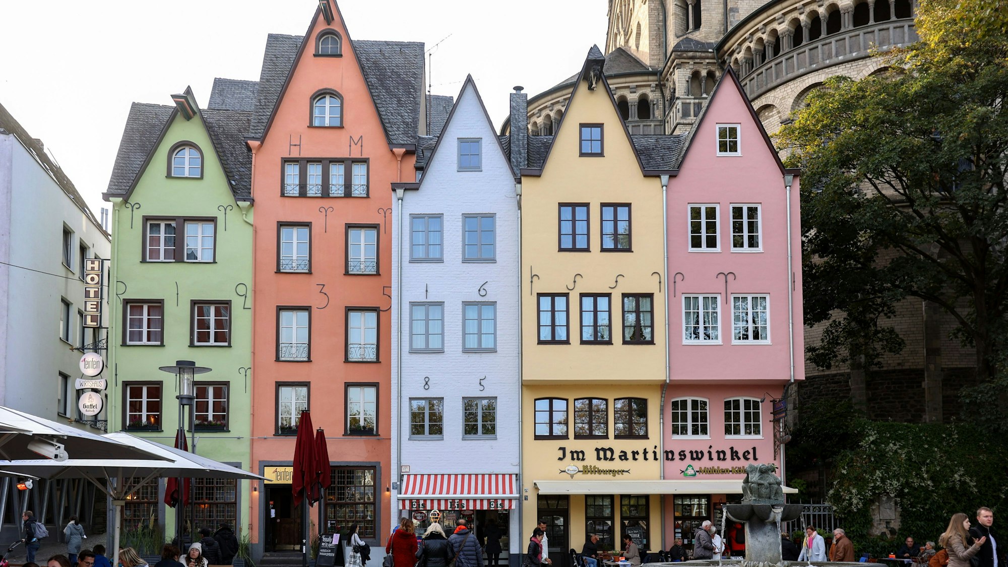 Die bunten Häuschen gehören zu den beliebtesten Fotomotiven in Köln.