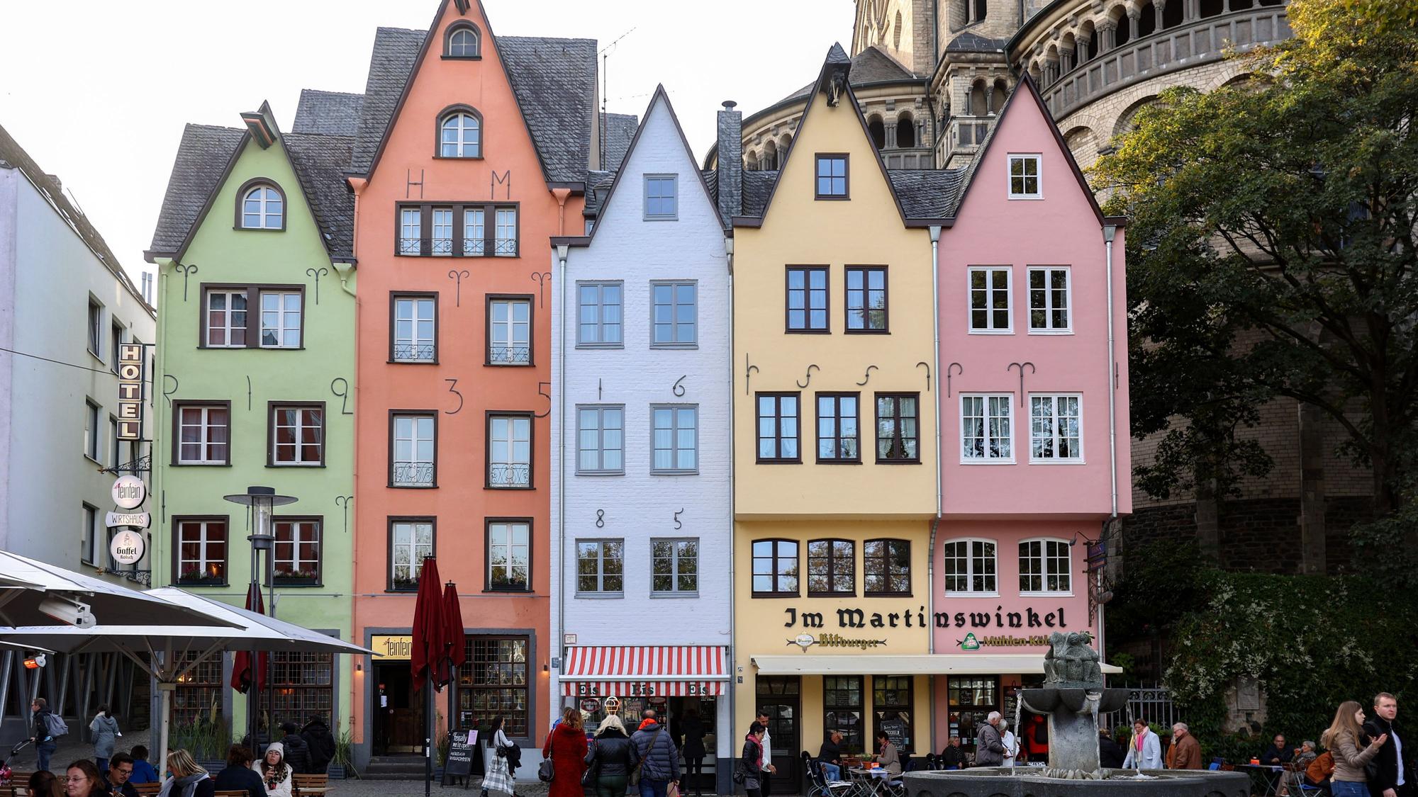 Die Giebelhäuschen vor dem Abbruch der beiden linken Gebäude