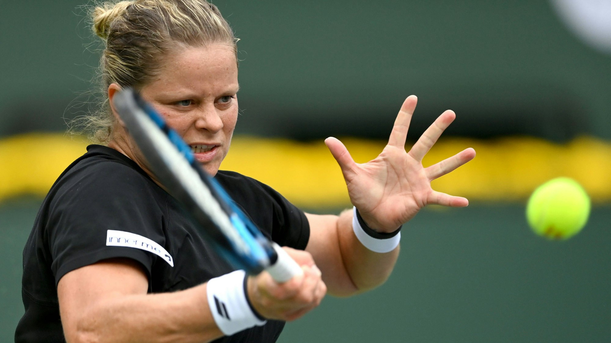 Tennis: BNP Paribas Open-Day 4, Oct 7, 2021 Indian Wells, CA, USA Kim Clijsters BEL hits a shot in her first round match against Katerina Siniakova CZE in the BNP Paribas Open at the Indian Wells Tennis Garden. Mandatory Credit: Jayne Kamin-Oncea-USA TODAY Sports, 07.10.2021 16:22:45, 16910053, Indian Wells Tennis Garden, tennis, Kim Clijsters, BNP Paribas Open PUBLICATIONxINxGERxSUIxAUTxONLY Copyright: xJaynexKamin-Onceax 16910053