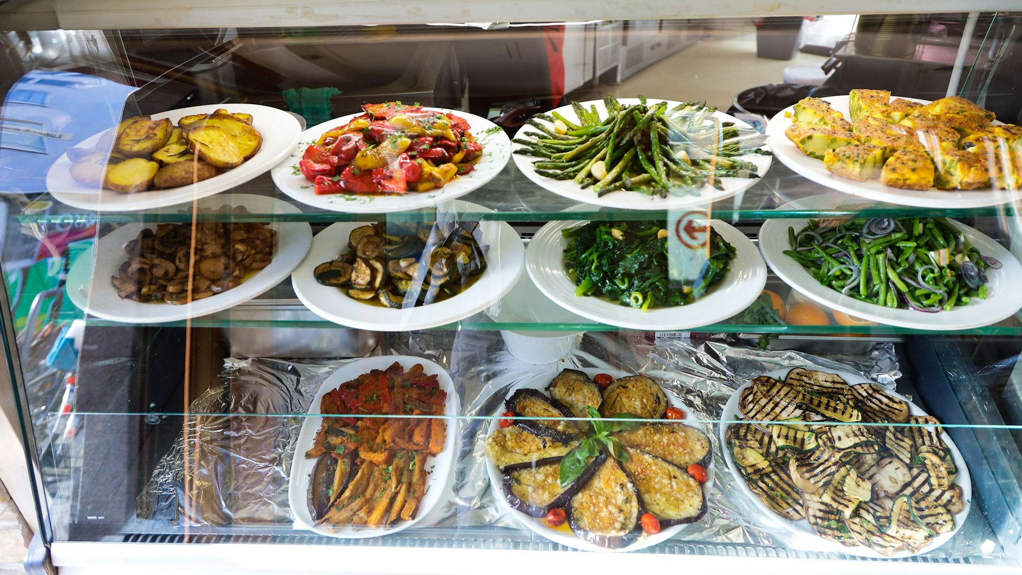 Vitrine mit Vorspeisen