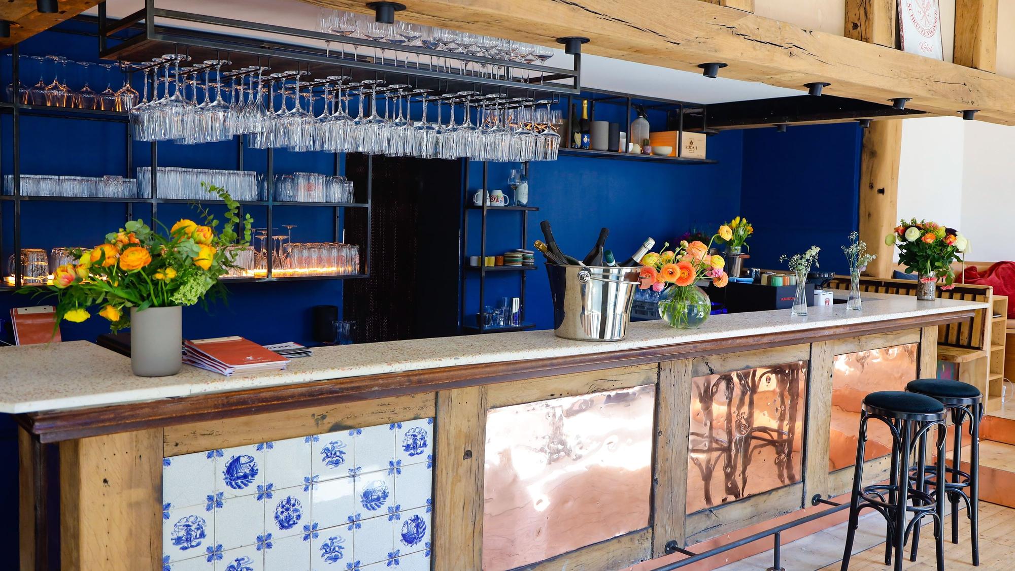 Theke in der Weinbar Bredouille