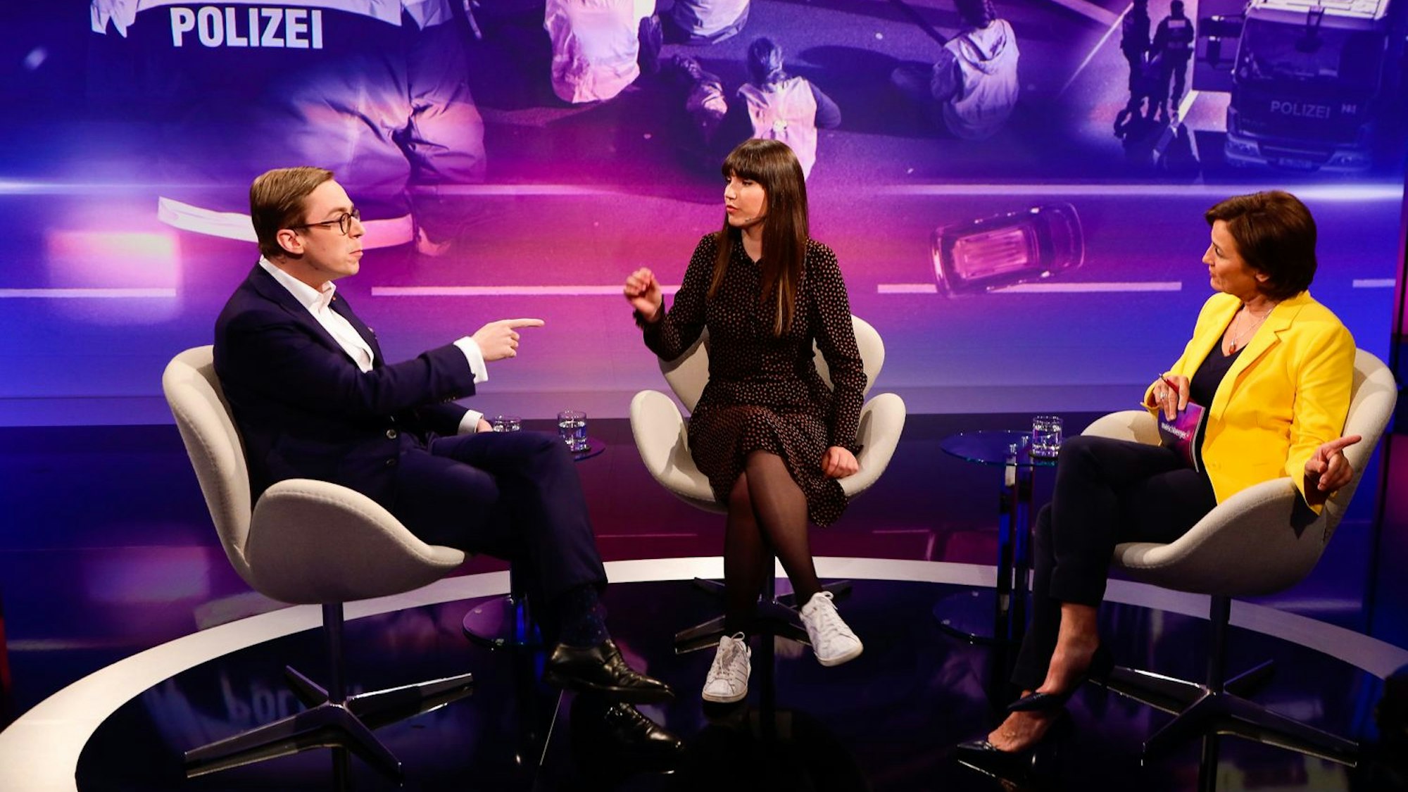 Carla Hinrichs, Sprecherin der Gruppe „Letzte Generation“ und der CDU-Innenpolitiker Philipp Amthor waren bei Sandra Maischberger nicht in Einklang zu bringen.