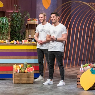 Die Fruping-Gründer Florian Hornig (l.) und Marcel Büttner (r.) in der Vox-Sendung „Die Höhle der Löwen“