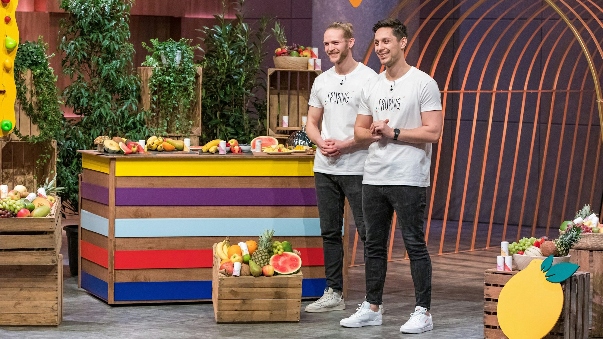 Die Fruping-Gründer Florian Hornig (l.) und Marcel Büttner (r.) in der Vox-Sendung „Die Höhle der Löwen“