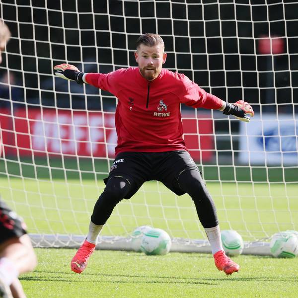 Timo Horn war insgesamt 21 Jahre lang beim 1. FC Köln. In diesem Sommer endet seine Zeit am Geißbockheim. Das Foto zeigt den Keeper auf dem Trainingsplatz in Erwartung eines Schusses.