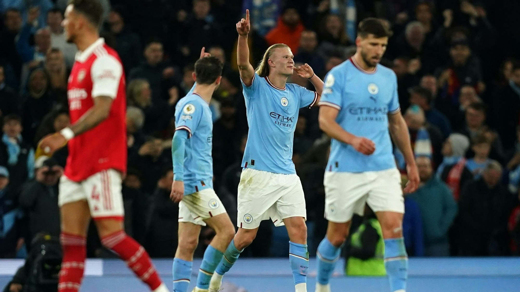 City-Superstar Erling Haaland (2.v.r.) spielte am Ende mit offenen Haaren.