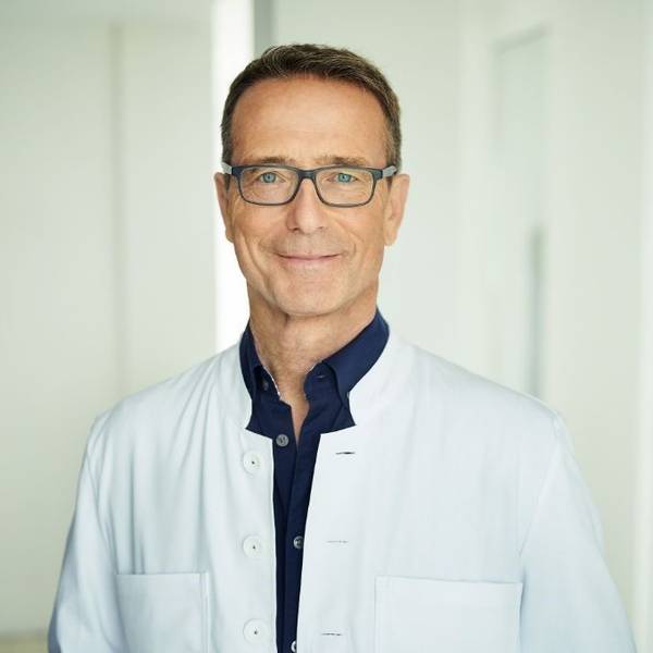 Dr. Matthias Riedl ist strikt für ein Werbeverbot ungesunder Lebensmittel – vor allem für Kinder.