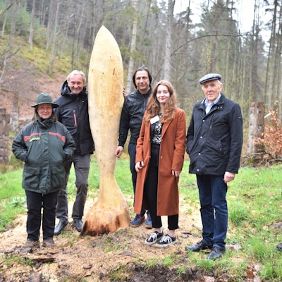 Hoffen auf rege Teilnahme: Revierförsterin Ute Hass (v.l.), Bildhauer Holger Hagedorn und Ernesto Marques, Marielle Bruno De Sá (stellvertende Direktorin) und Direktor Prof. Dr. Frank Günter Zehnder.