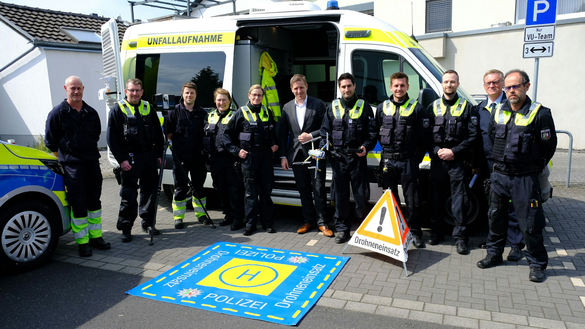 Die Beamten des Verkehrsunfall-Teams aus Mechernich.