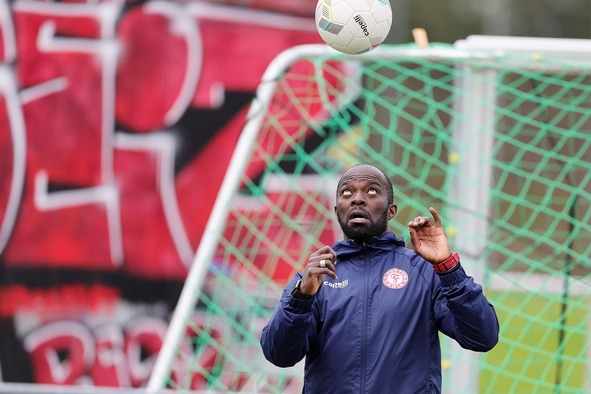 Hans Sarpei trainiert bei Fortuna Köln die U19, 18.04.2023, Bild: Herbert Bucco