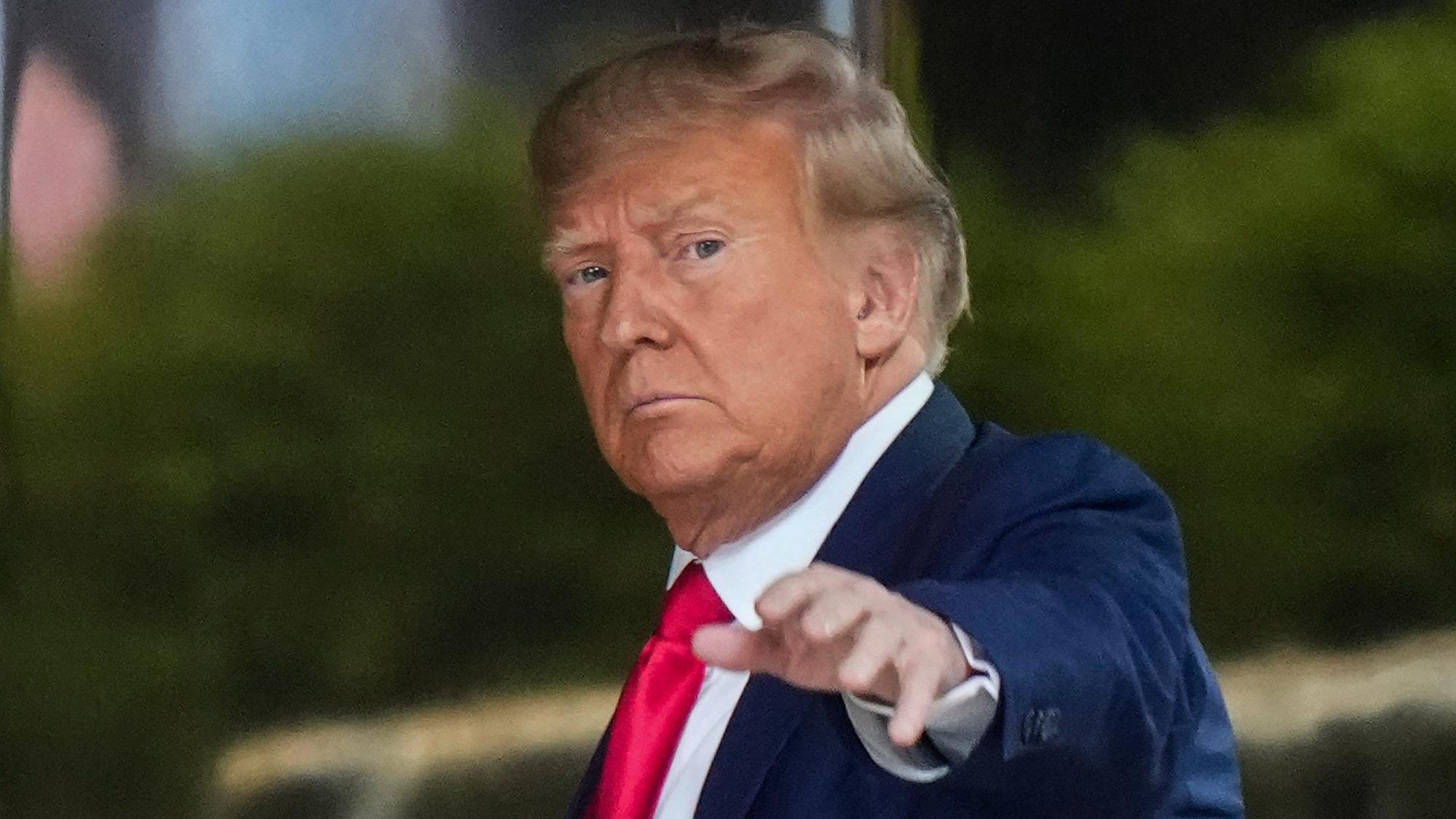 Nach der Anklage wegen Schweigegeldzahlungen an eine Pornodarstellerin läuft in New York der nächste Prozess gegen Donald Trump. Die US-Autorin E. Jean Carroll wirft Trump vor, er habe sie Mitte der 1990er Jahre in einem New Yorker Kaufhaus vergewaltigt.