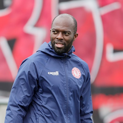 Hans Sarpei trainiert bei Fortuna Köln die U19, 18.04.2023, Bild: Herbert Bucco
