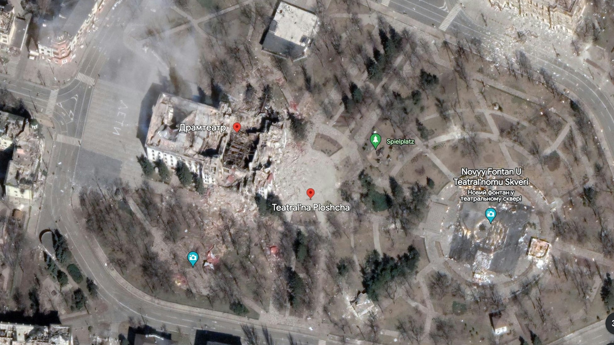 Ein Screenshot auf Google Earth zeigt das zerstörte Theater in Mariupol.