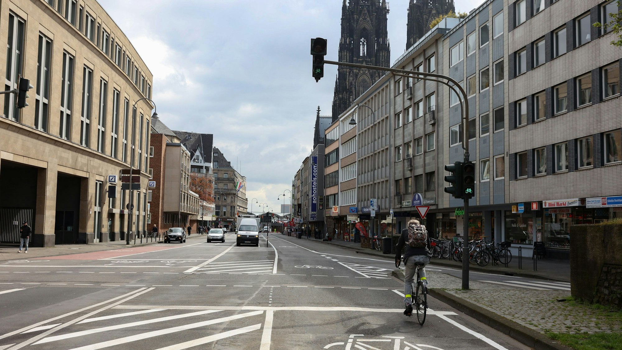 An der Trankgasse wurde ein Tourist von einer Kehrmaschine angefahren (Symbolbild).