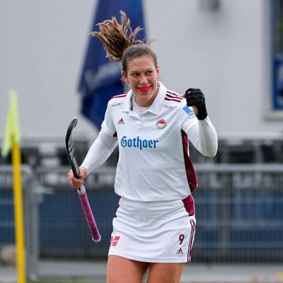 Torschützin Rebecca Grote KTHC, 9, jubelt über das Tor zum 1:1 Jubel, Torjubel, Torerfolg, celebrate the goal, goal, celebration, Jubel ueber das Tor, optimistisch, Spielszene, Highlight, Einzelbild, Action, Aktion, 01.10.2022, Mannheim Deutschland, Hockey, 1. Bundesliga, Damen, Mannheimer HC - Rot-Weiss Köln *** Goal scorer Rebecca Grote KTHC, 9 , cheers about the goal to 1 1 cheers, goal celebration, celebrate the goal, celebration, cheering about the goal, optimistic, game scene, highlight, single picture, action, action, 01 10 2022, Mannheim Germany , Hockey, 1 Bundesliga, Women, Mannheimer HC Rot Weiss Köln xozx